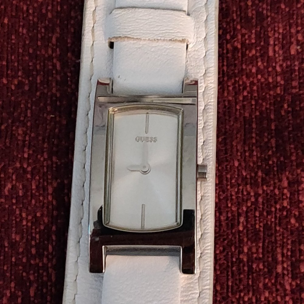 Amaze-Zing (B1) Sale!!  #223 Guess Watch